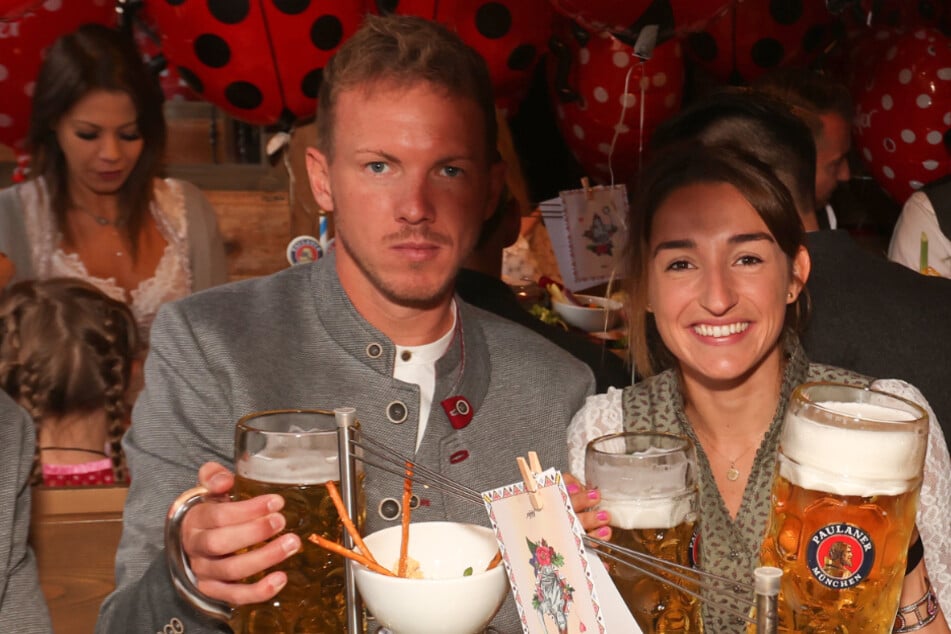 Julian Nagelsmann (35) mit seiner Freundin Lena Wurzenberger (30) beim Oktoberfest 2022.