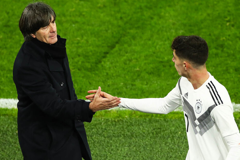 Kai Havertz (r.) will auch auf den Rat von Bundestrainer Joachim Löw hören.
