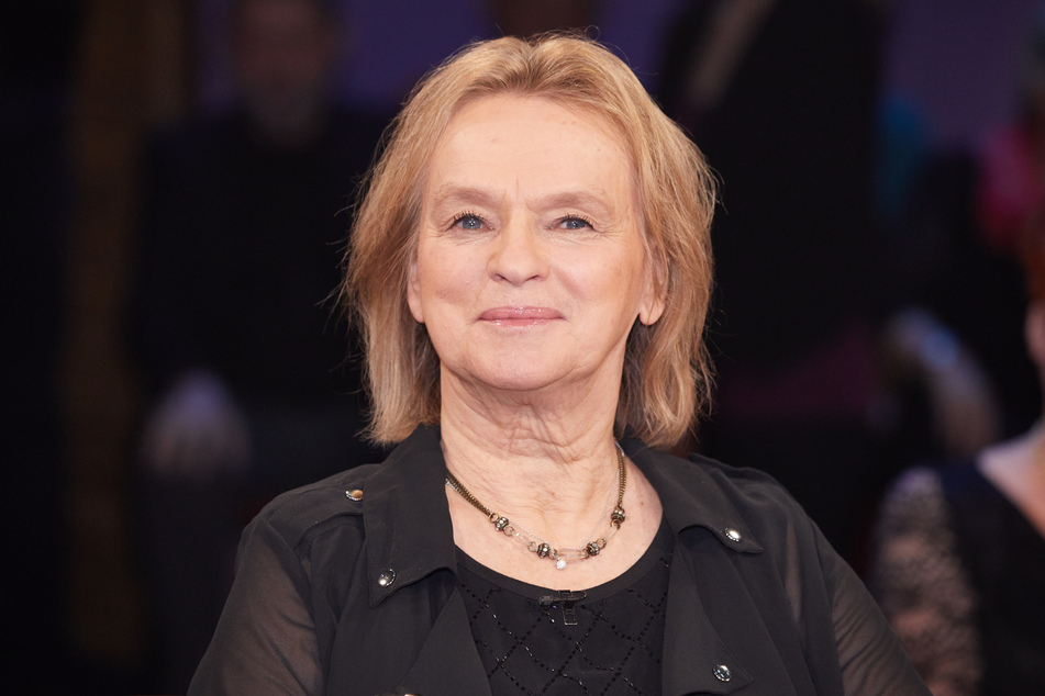 Elke Heidenreich (78) hat sich bei Markus Lanz zur Causa Sarah-Lee Heinrich, der neuen Grünen-Jugend-Sprecherin, geäußert - und einen Twitter-Shitstorm ausgelöst.