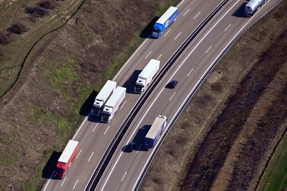 Ein Blick auf die A8 aus der Luft.