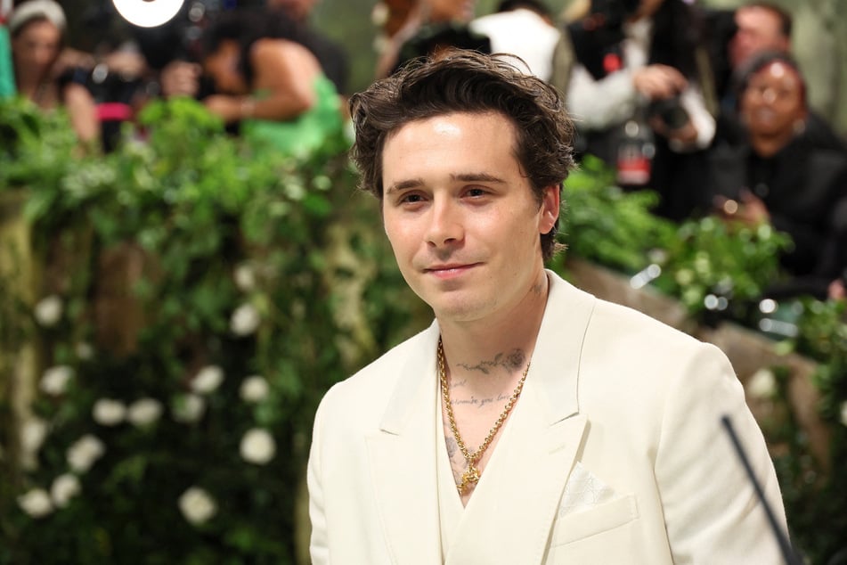 Mittlerweile wolle der älteste Beckham-Sohn Brooklyn (26) nicht mehr mit seiner Familie reden.
