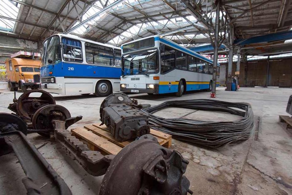Die letzte Fahrt des Linienbusses Nummer 53 führte vom CVAG-Betriebshof über die Stollberger Straße zum Straßenbahnmuseum.