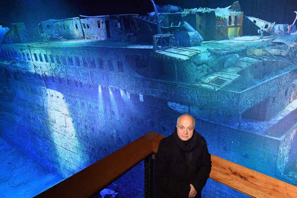 Der Panoramakünstler Yadegar Asisi steht vor seinem neuen
360-Grad-Panorama "Titanic" im Panometer in Leipzig.
