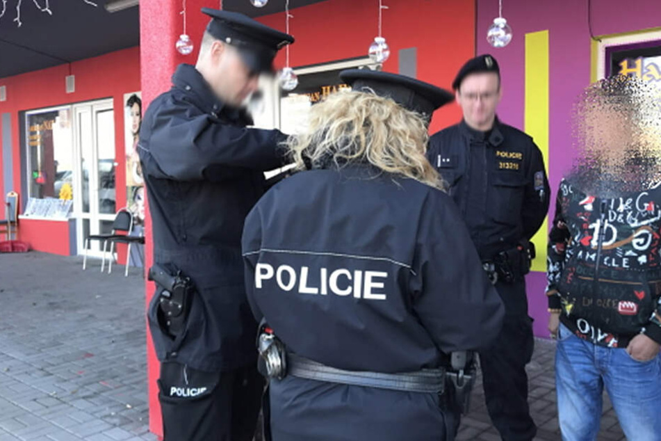 Zweimal durchforsteten Polizisten im Februar die Grenzmärkte nach Drogen.