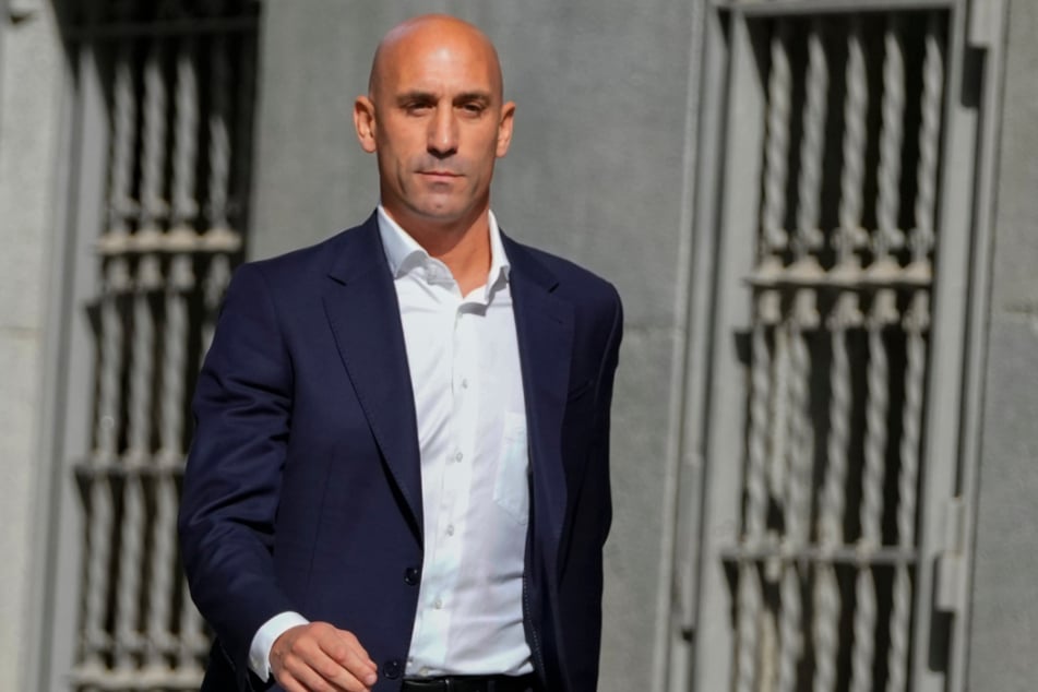 Luis Rubiales (46) droht in Spanien, wo er jahrelang als Präsident des Fußballverbands fungierte, eine mehrjährige Haftstrafe.