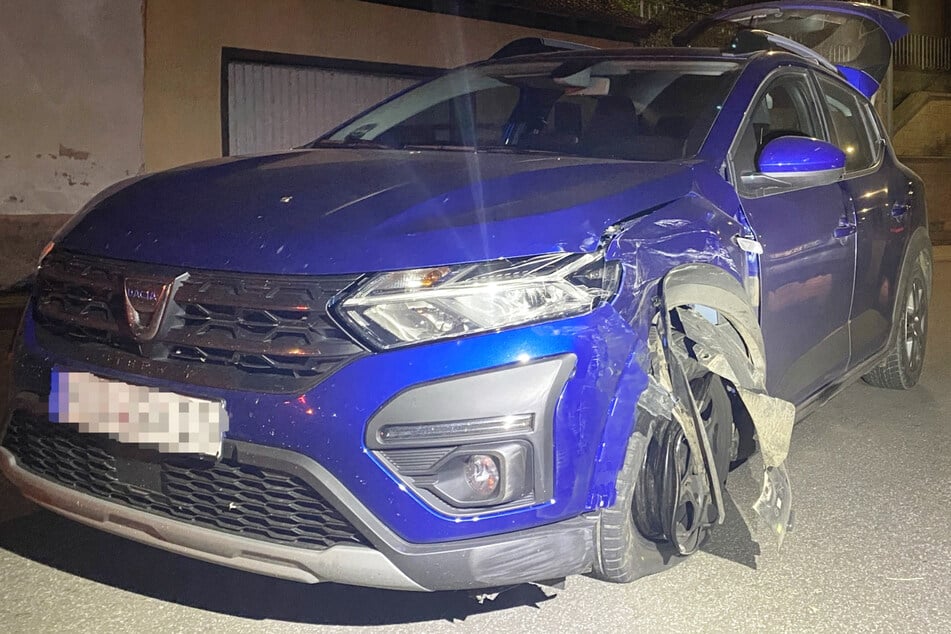 Am Dacia ist durch den Unfall in der Nacht zum Freitag Totalschaden entstanden.