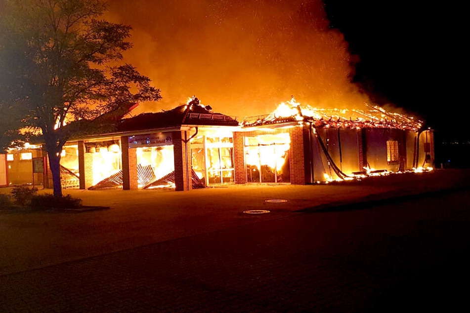 Zwei Supermärkte in Falkenberg und Uebigau sind am Morgen in Brand geraten.