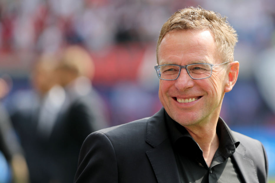 Hat für solche Späßchen sicher nur ein Lächeln übrig: Leipzigs Sportdirektor Ralf Rangnick, der am Freitag 60. Geburtstag feierte.