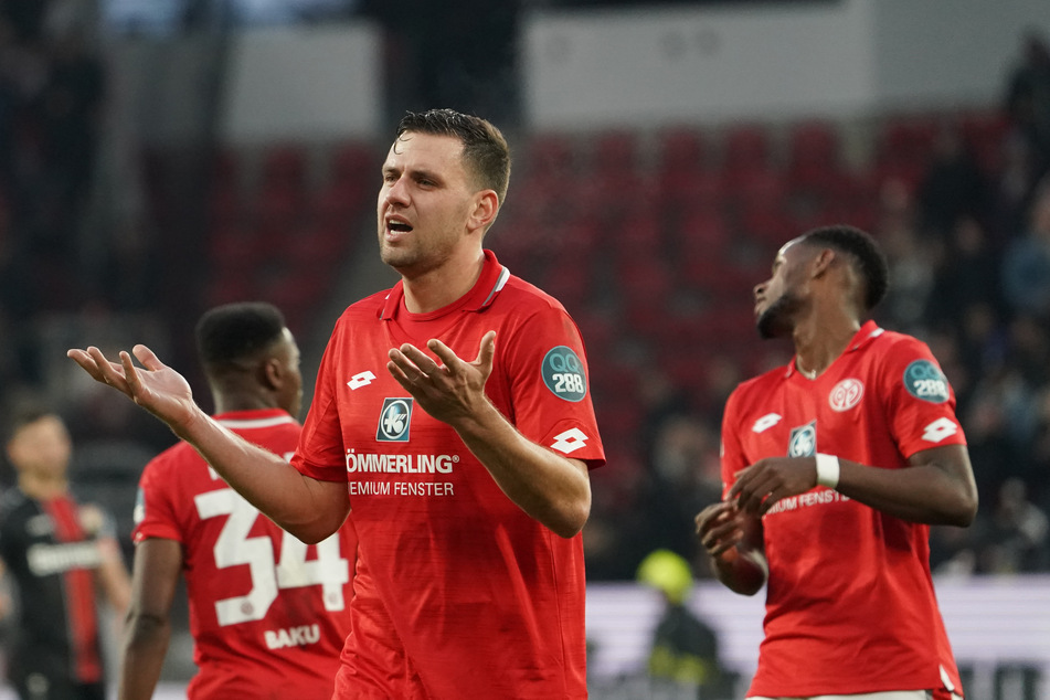 Der Mainzer Adam Szalai. Hier beim Spiel gegen Bayer Leverkusen im Dezember vergangenen Jahres.
