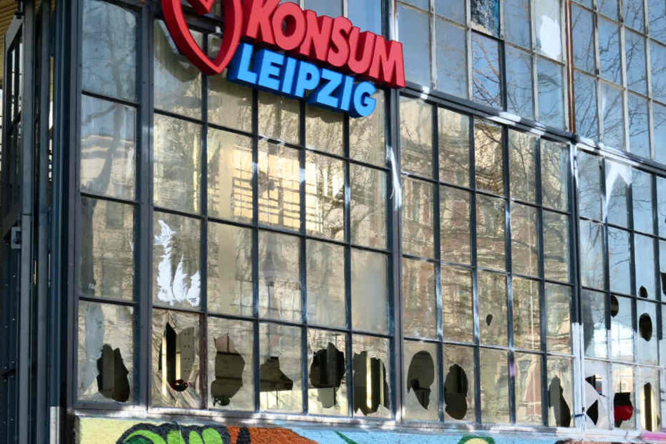 Erst flogen Steine und Stinkbomben, jetzt Kartoffeln: Der neue Konsum im Westwerk wurde wieder von mutmaßlichen Gentrifizierungsgegnern angegriffen.