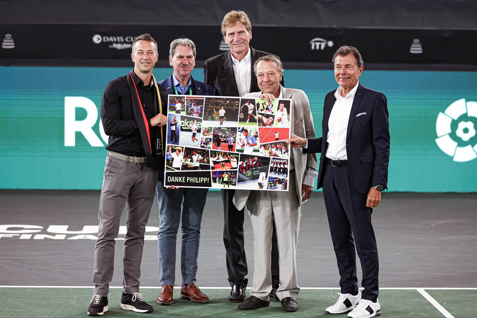 Dirk Hordorff (66, 2.v.r.) im September 2022 beim Davis Cup in Hamburg. Damals waren Dietloff von Arnim (63, M.) die Vorwürfe Abels bereits einige Monate bekannt.