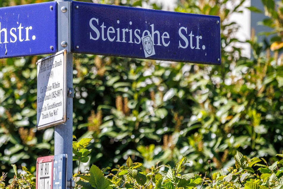 Der Radfahrer war auf dem Gehweg der Steirischen Straße unterwegs, als er wenig später stürzte. (Archivbild)