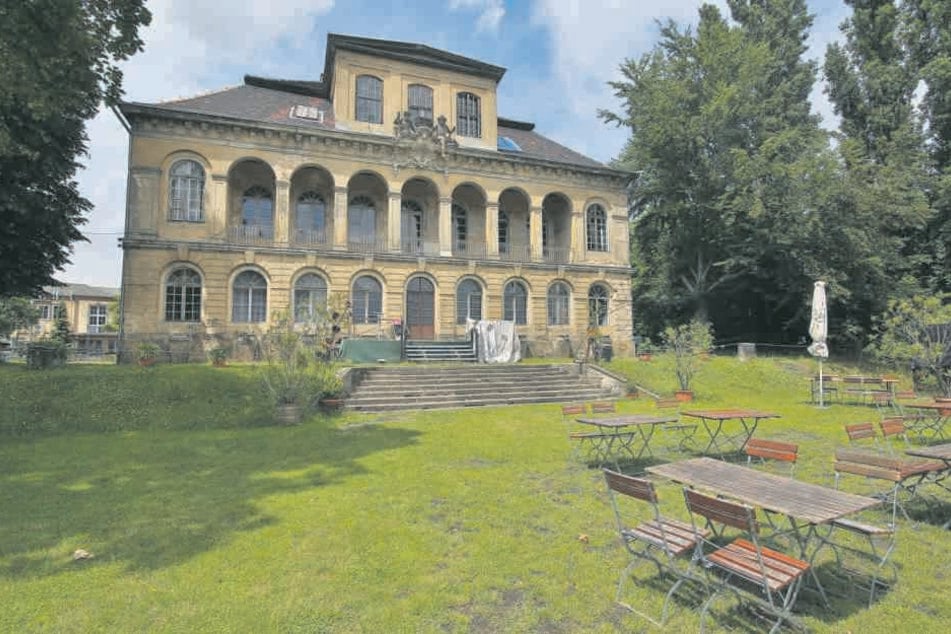 Das Schloss Übigau im gleichnamigen Stadtteil wird seit Jahren von der
Besitzerin sich selbst überlassen