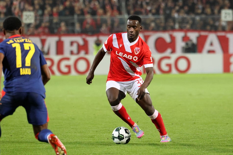 Gegen RB Leipzig durfte Merveille Biankadi (30, r.) endlich über längere Zeit sein Können zeigen.