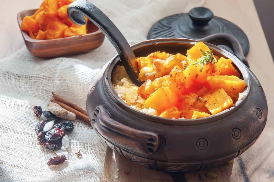 El curry de calabaza se puede aderezar con otras verduras, además de pollo.