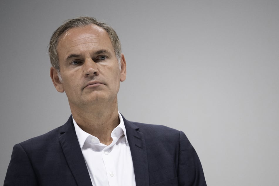 Oliver Blume (53), Vorstandsvorsitzender der Porsche AG, kündigte an, dass noch im ersten Halbjahr eine Entscheidung über die Zukunft der Luxusmarke Bugatti gefällt werden soll.