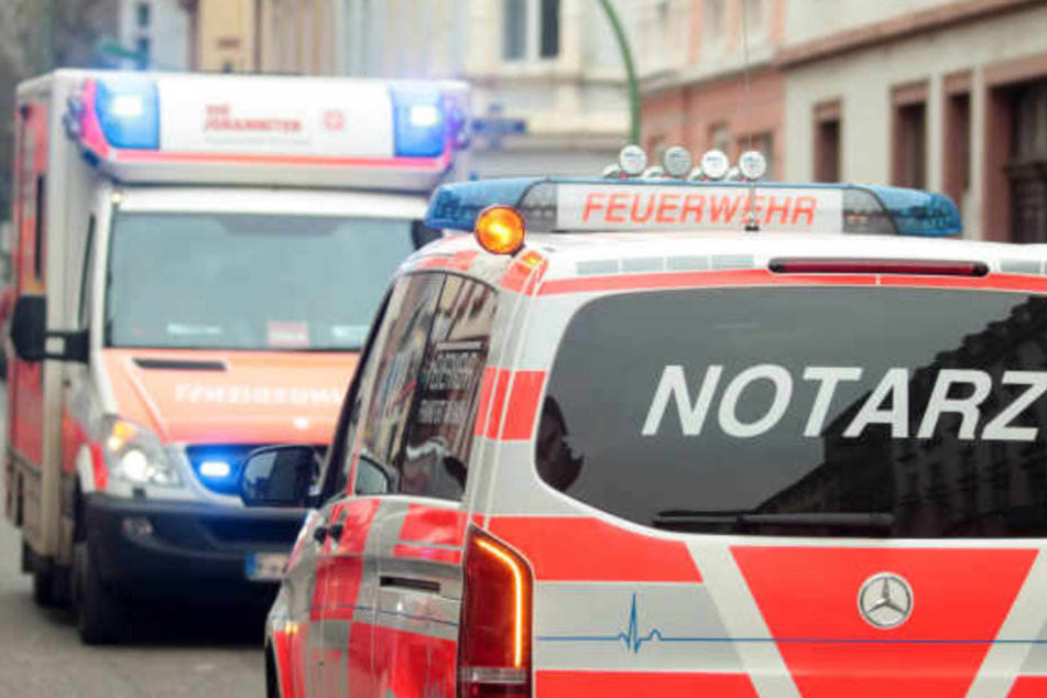 Bei einem Verkehrsunfall ist eine 49-jährige Autofahrerin ums Leben gekommen. (Symbolbild)