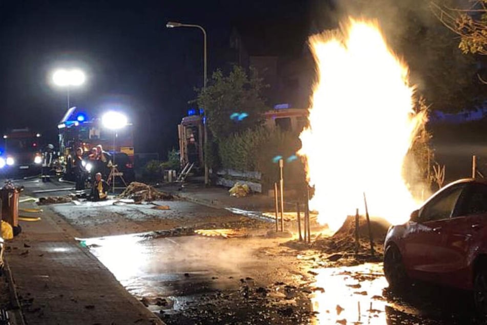 Das Foto zeigt die Stichflamme in Niedernhausen.