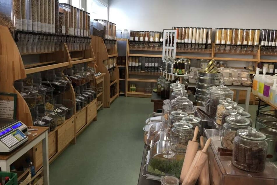 Bulk-Bins, Vorratsbehälter und Pumpkanister - der Unverpackt-Laden in Darmstadt hat ein riesiges Sortiment.
