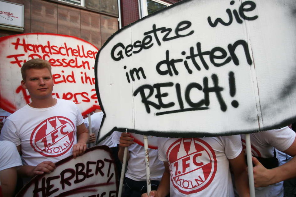 Einige Anhänger des 1. FC Köln fielen durch eigenwillige Vergleiche auf.