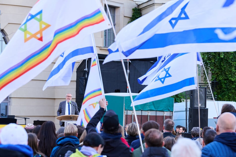 Volker Beck (64), Präsident der Deutsch-Israelischen Gesellschaft, sprach auf der Kundgebung.
