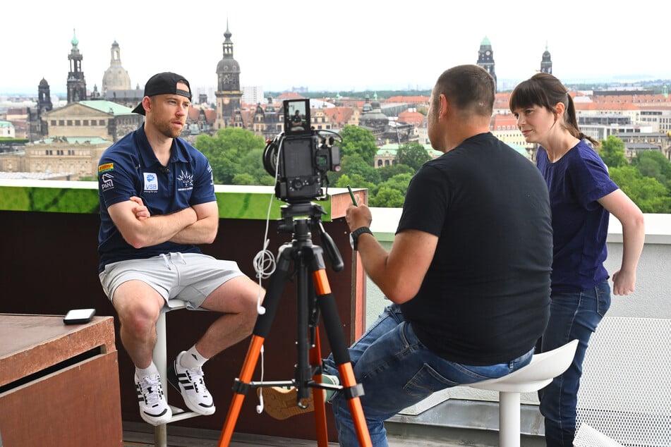 Im Interview stand Tylor Spink (33, l.) TAG24-Redakteur Enrico Lucke (M.) Rede und Antwort.