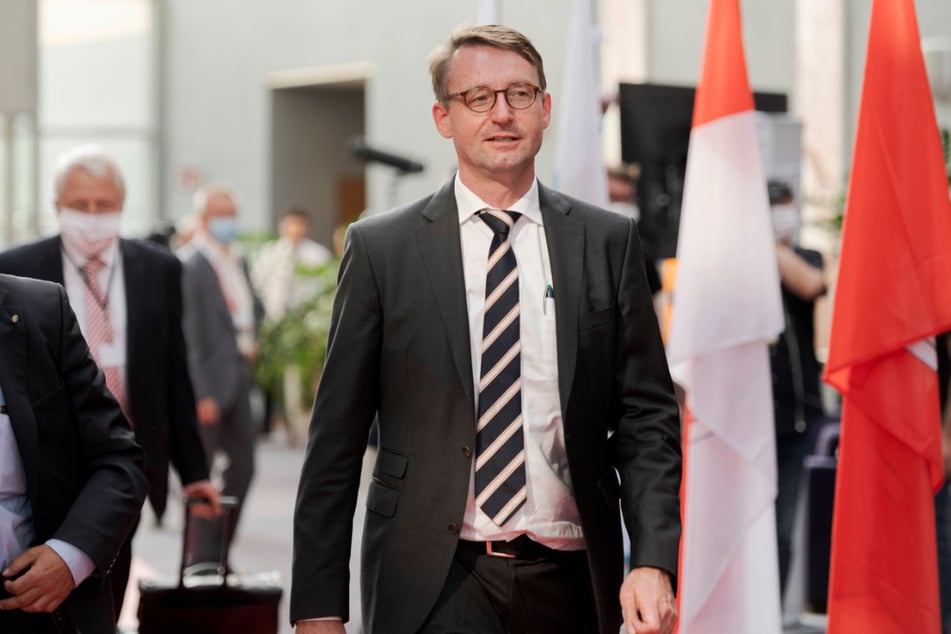 Sachsens Innenminister Roland Wöller (49, CDU) äußert sich kritisch zu den B 96-Protesten, will sie aber nicht verbieten.