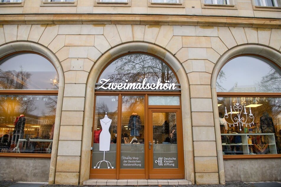 Bei "Zweimalschön" fließt der Erlös aus gespendeter Secondhandkleidung in soziale Projekte.