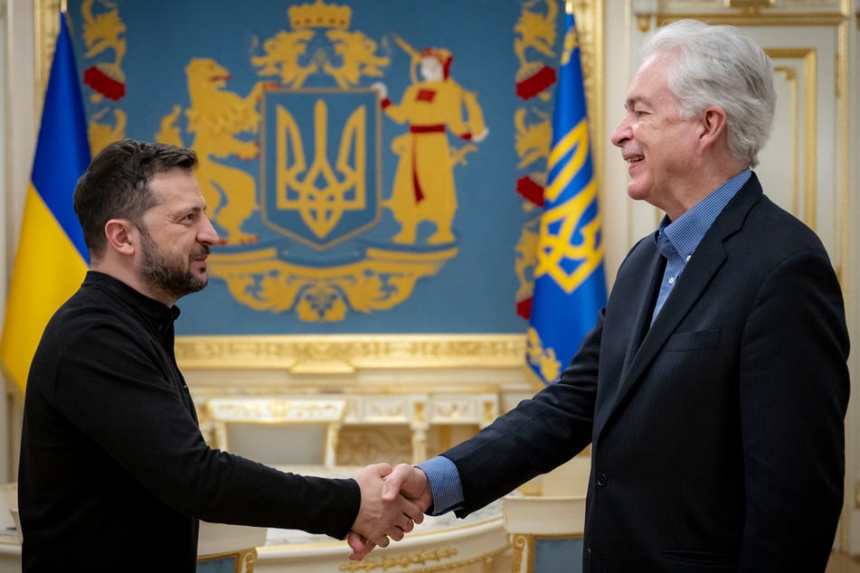 Ukrainian President Volodymyr Zelensky (l.) said Saturday he had met CIA director William Burns in Ukraine, a rare public disclosure of a meeting between the pair amid Russia's invasion.