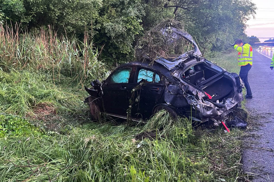 Unfall A23: Heftiger Unfall auf A23: Mercedes-AMG erleidet Totalschaden