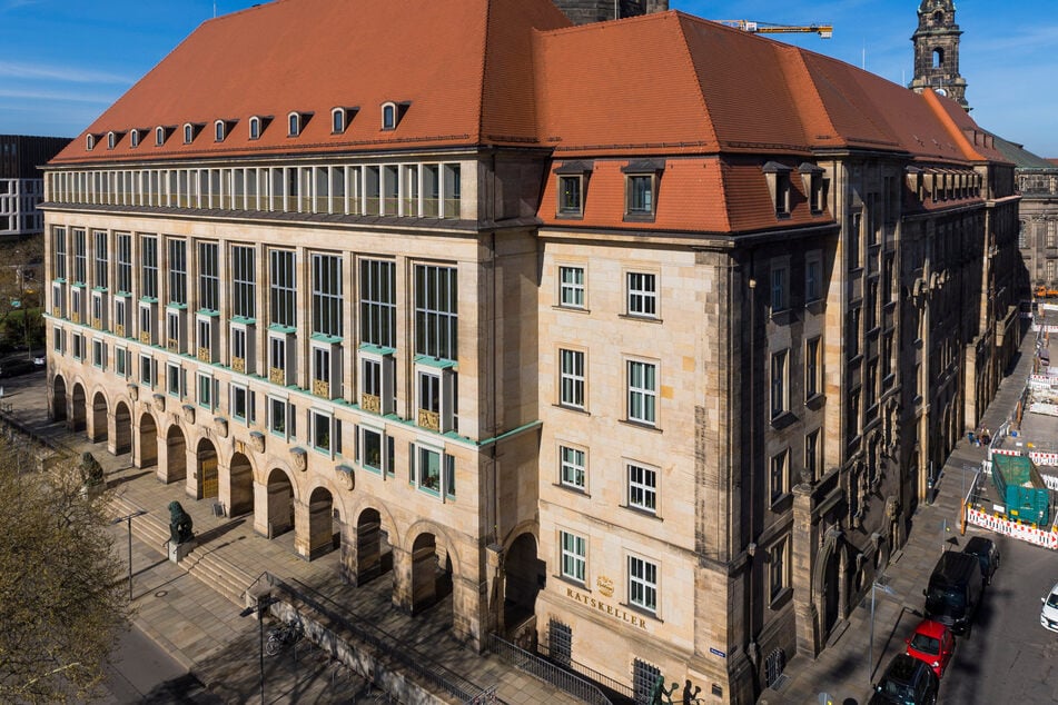 Das Neue Rathaus: In der Dresdner Stadtverwaltung arbeiten derzeit mehr als 7000 Mitarbeiter.