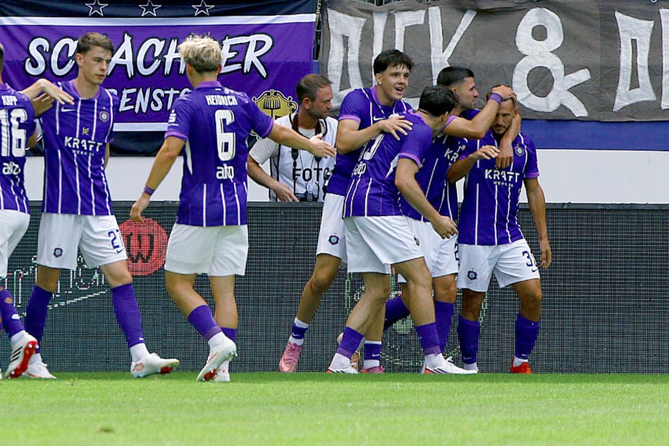 Jubel nach dem 1:0 von Simon Skarlatidis (35, r.) gegen den BFC Preussen. Kvicha Shubitidzes (51) junge Wilde zahlen zwar noch hier und da Lehrgeld, aber haben sich mit zehn Punkten aus den ersten vier Spielen schon ihre Sporen verdient.