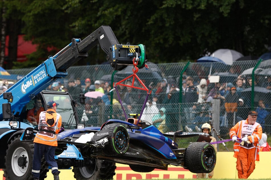 In Spa (Belgien) im Juli musste auch der Kran kommen, um das Auto zu bewegen. (Archivbild)