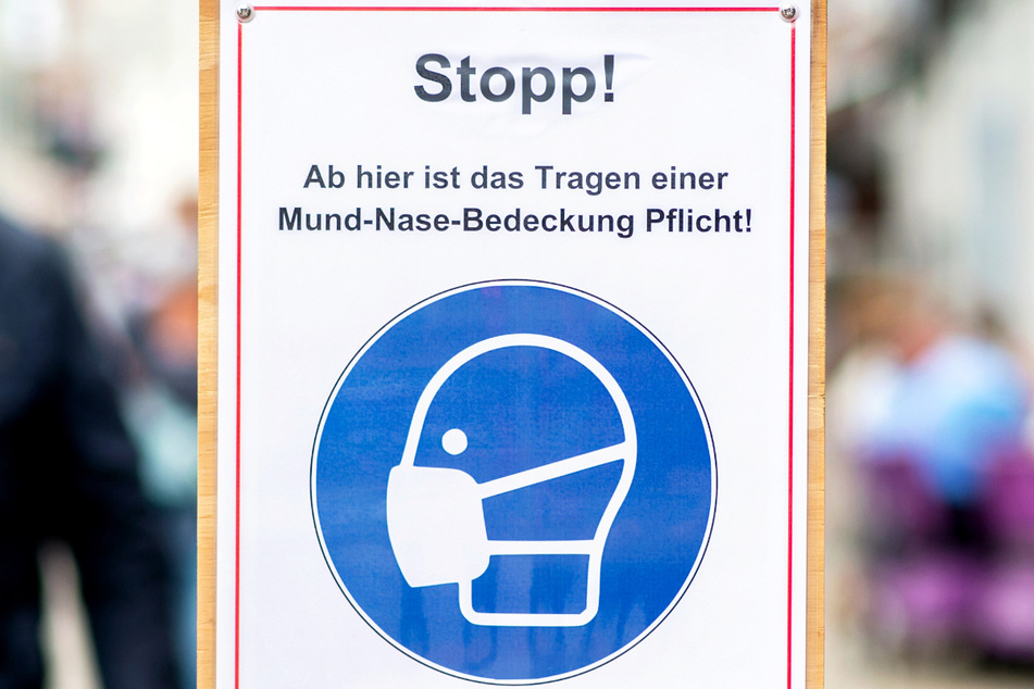Vielerorts gilt eine Trage-Pflicht für Schutzmasken, aber muss man sie auch komplett aufsetzen?