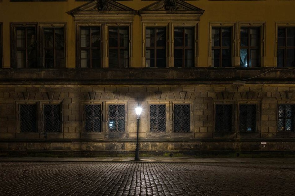 In Dresden-Pieschen fiel eine Gruppe am späten Abend negativ auf. (Symbolbild)