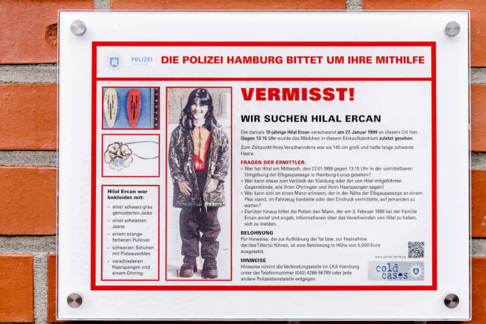 Mit diesem Schild bittet die Polizei um Hinweise in dem Fall.