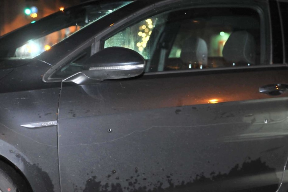 Mitten in Nacht wurde auf einen VW-Golf geschossen.