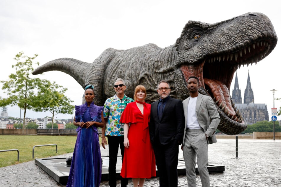 Stars zu Gast in Köln: Neuer Film aus der "Jurassic World"-Reihe feiert Premiere
