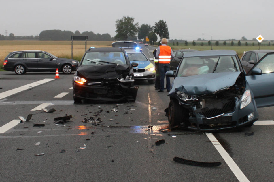 Beide Autos mussten nach dem Crash abgeschleppt werden.