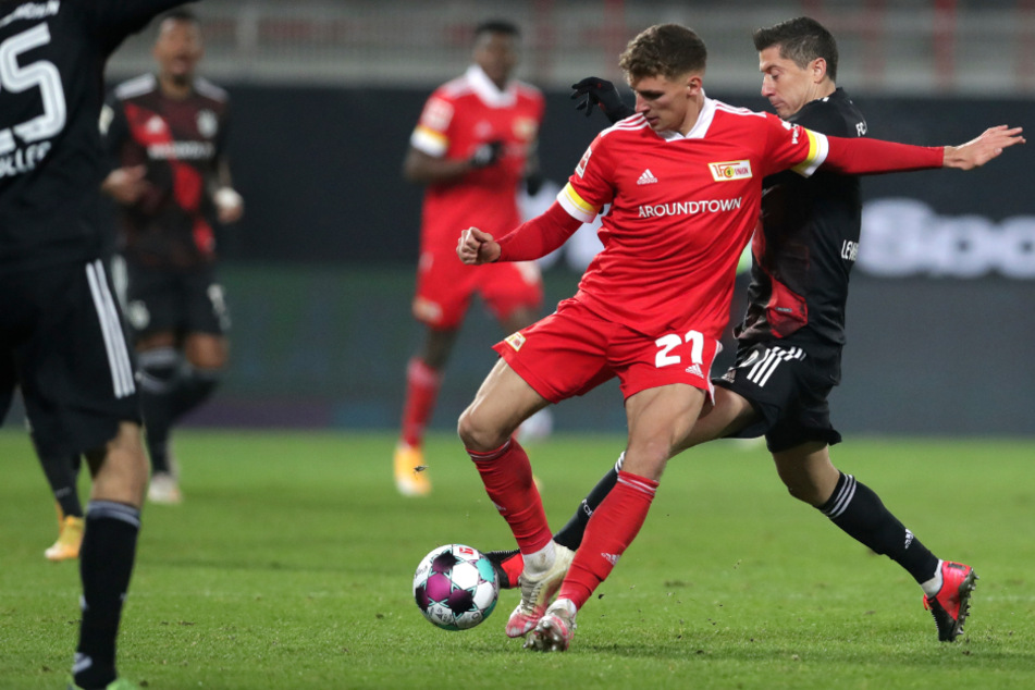 Die beiden Torschützen Robert Lewandowski (r.) und Grischa Prömel im Zweikampf.