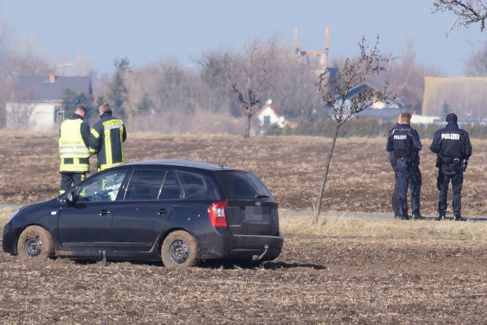 In diesem schwarzen Kia starb die 62-jährige Beifahrerin. Der Fahrer erlitt schwere Verletzungen.