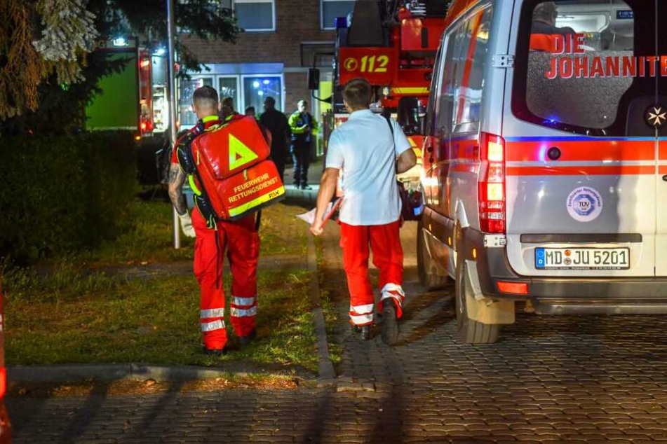 Der Senior konnte zunächst aus seiner Wohnung gerettet werden. Er erlag jedoch im Krankenhaus seinen Verletzungen.