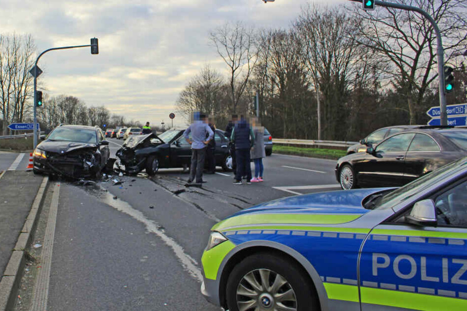 Der Unfall geschah nahe einer Autobahnauffahrt in Ratingen.