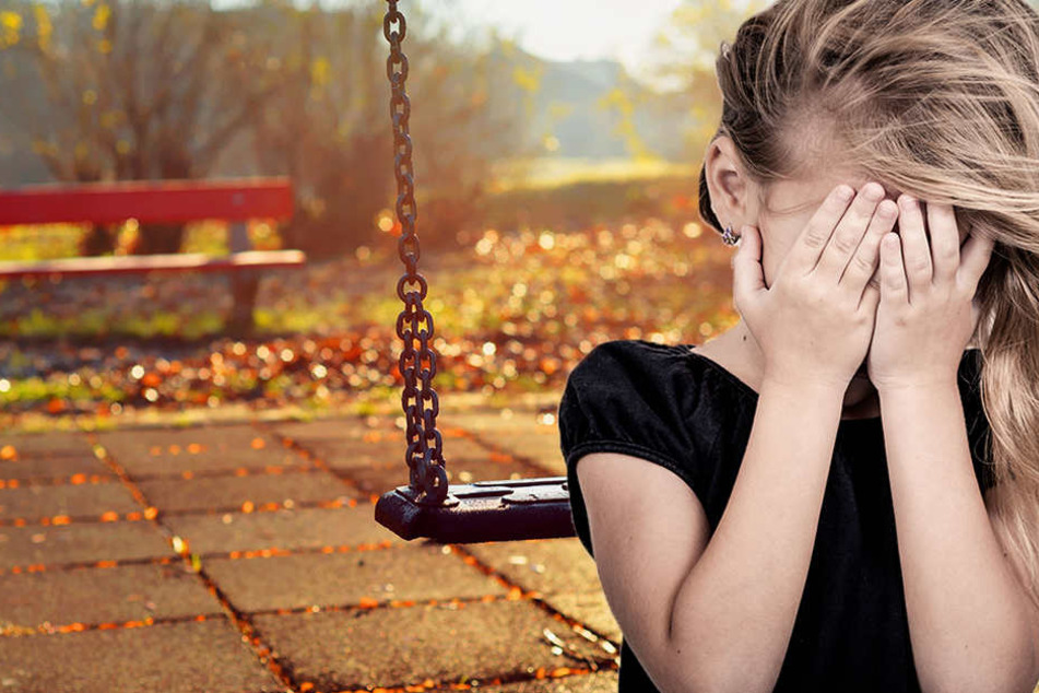 Das Mädchen wurde auf einer öffentlichen Spielwiese sexuell belästigt.