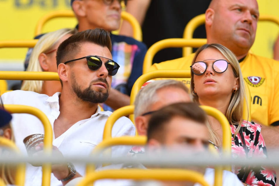 Torwart Patrick Wiegers saß mit seiner schwangeren Frau Stephanie auf der Tribüne.