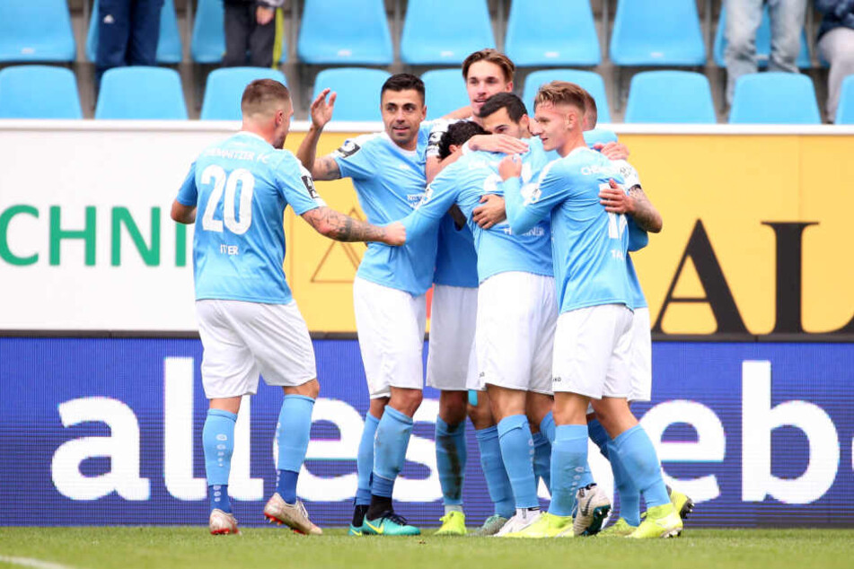 Wie eine Befreiung: Die Chemnitzer Spieler feierten ihre Tore und ihren Sieg.