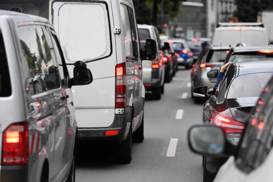 Was tun gegen die Automassen? Ein punktuelles Fahrverbot könnte eine Lösung sein. (Symbolbild)