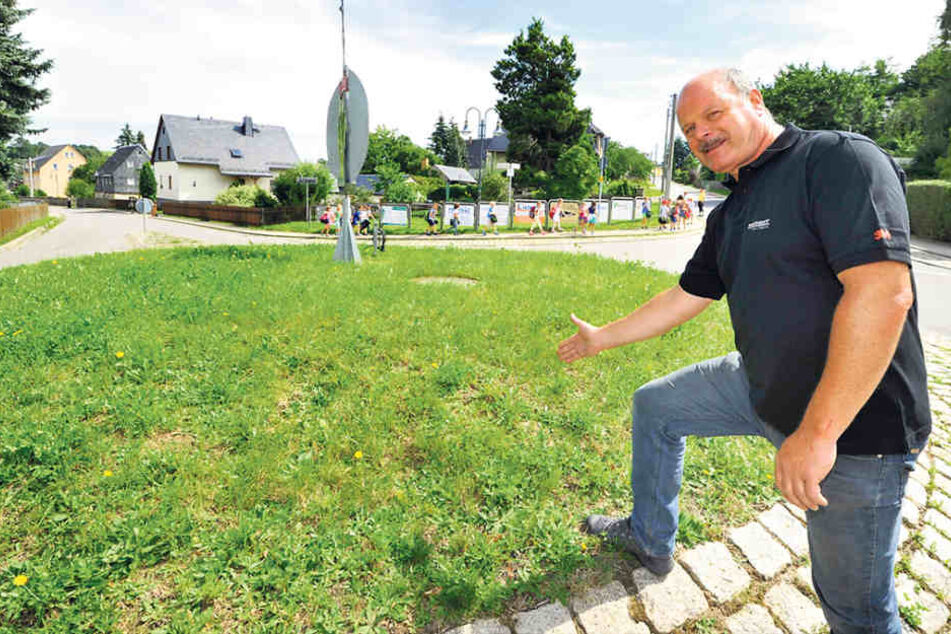 Eubas Ortsvorsteher Thomas Groß (54, CDU) möchte gestaltete Mittelinseln.