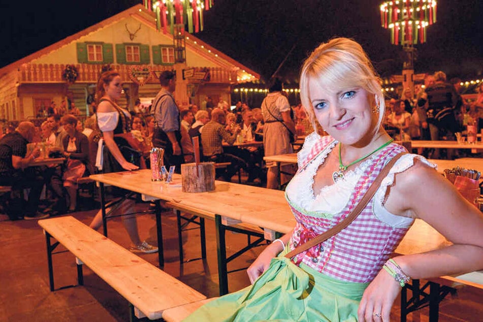 Für die Oktoberfest-Sause
im
Pichmännel-Zelt
bestellte sich Vicky
Martini (29) ihr
Dirndl im Internet.