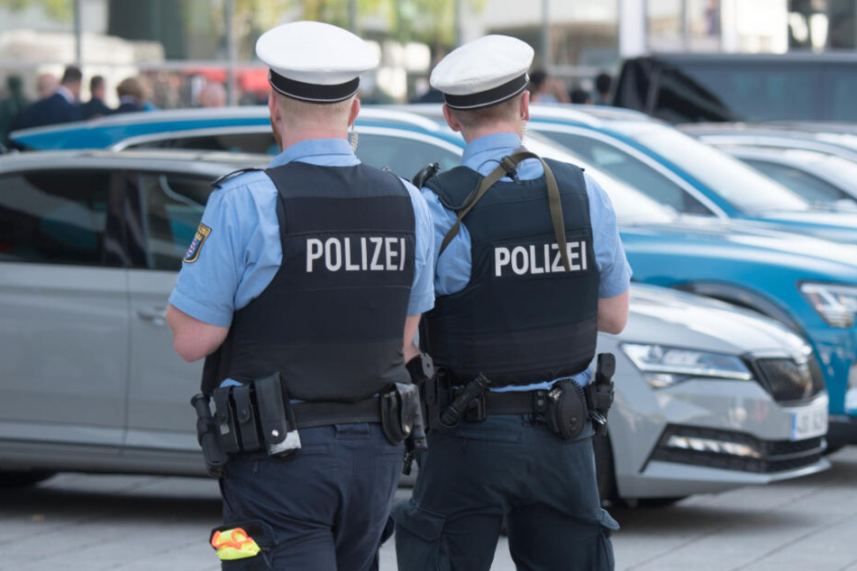Die Polizei entdeckte die beiden Leichen am späten Samstagabend (Symbolbild).